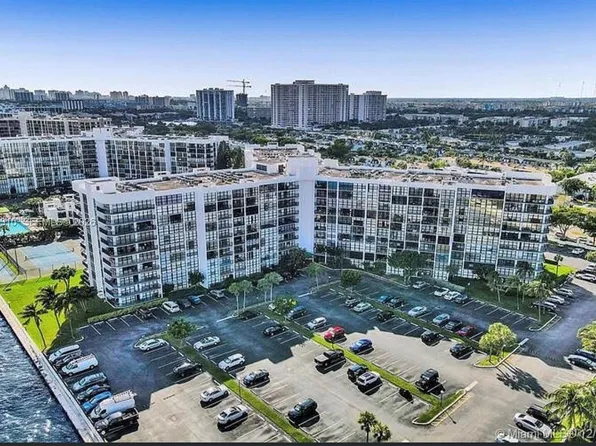 800 Parkview Dr APT 709, Hallandale, FL 33009