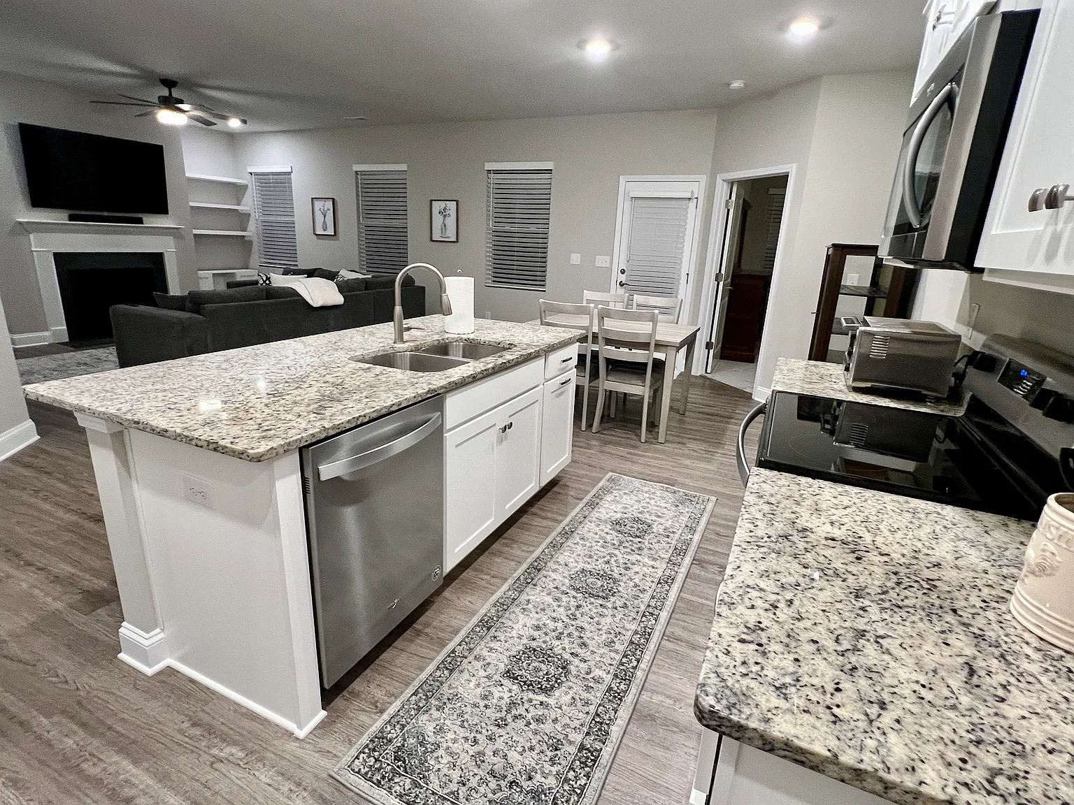2 bed, 1538 sqft, $3,295 — Photo 2