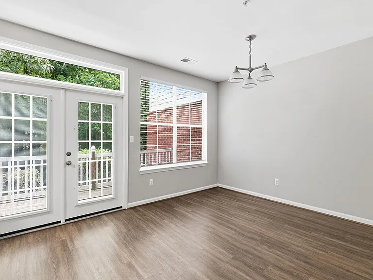 737 Woodland Creek Way — Photo 6