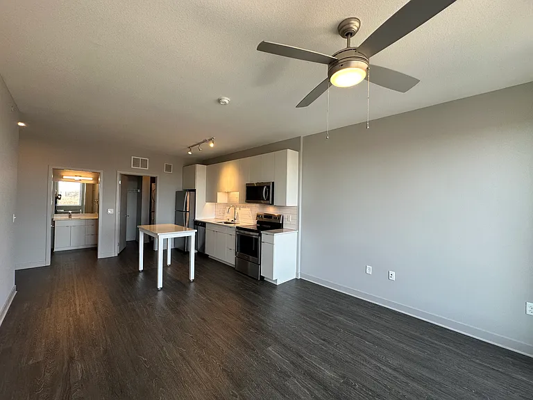Luna Apartments — Photo 35