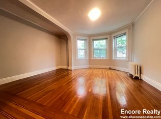 27 Stearns Rd APT 1, Brookline, MA 02446