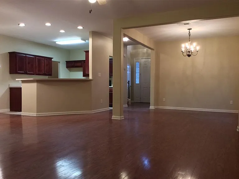 10521 Ashglen Cir S — Photo 3