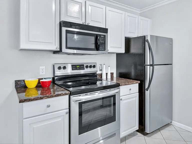 1895 Alpine Ave #E18 — Photo 7
