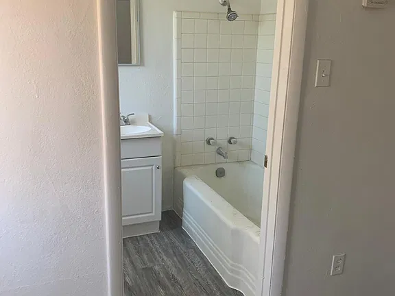 Apartment bathroom — apartment 16 at Foothills Villas.