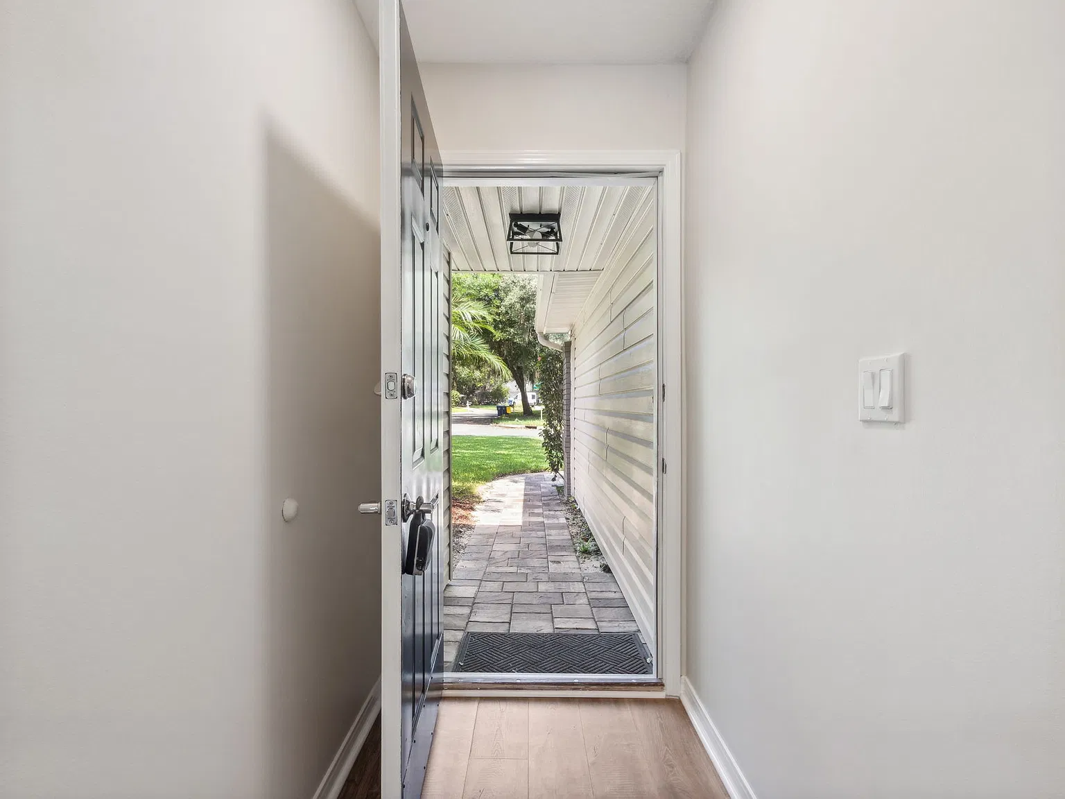 3 bed, 1500 sqft, $3,295 — Photo 4