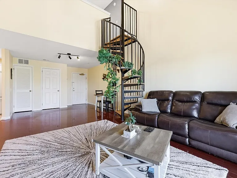 39 Union St #402 — Photo 8
