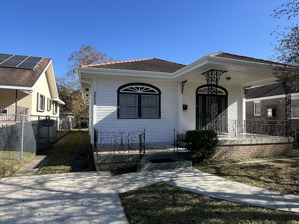 Front porch and driveway for multiple cars