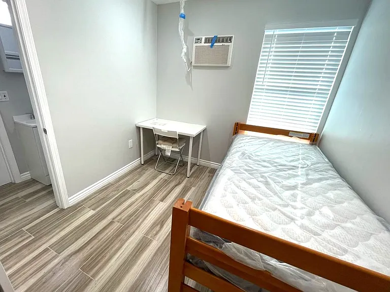 3823 Walton Ave — Photo 8