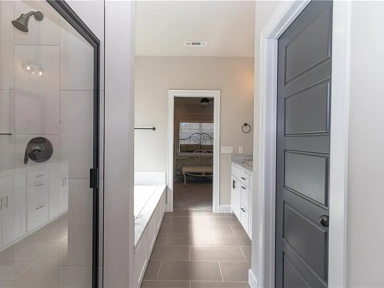 1137 Laux Ln — Photo 13
