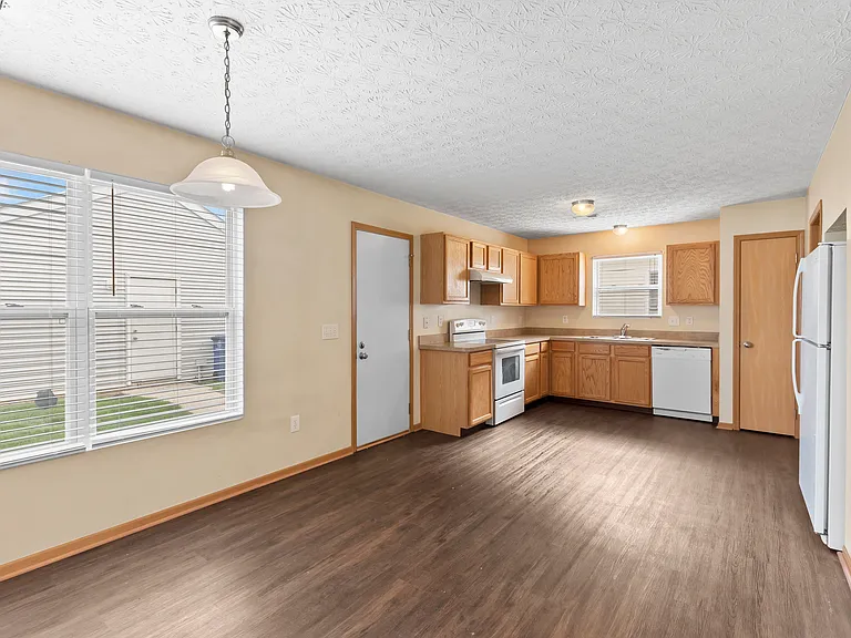 6306 Pompano St — Photo 3