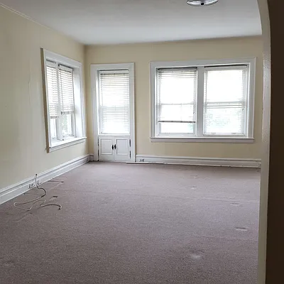 Rented by Roz Khan, LREB | media 2