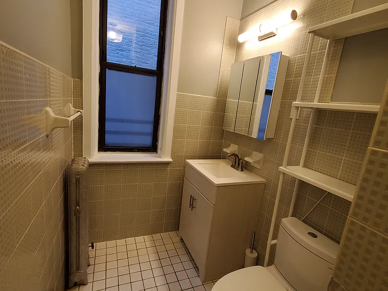 449 3rd St #3R — Photo 17