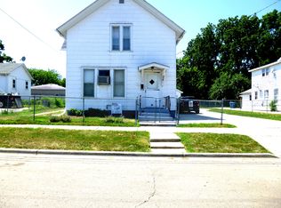 210 N 4th St, Aurora, IL 60505