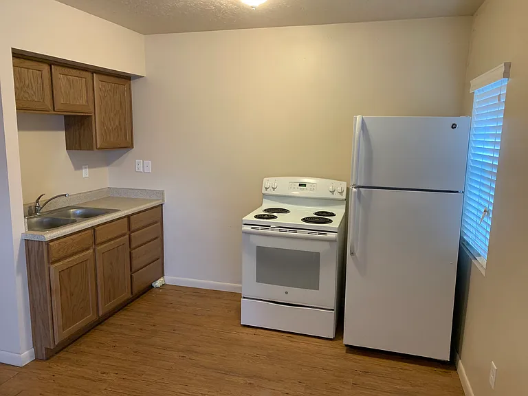 585 N Main St - Tooele, UT — Photo 30
