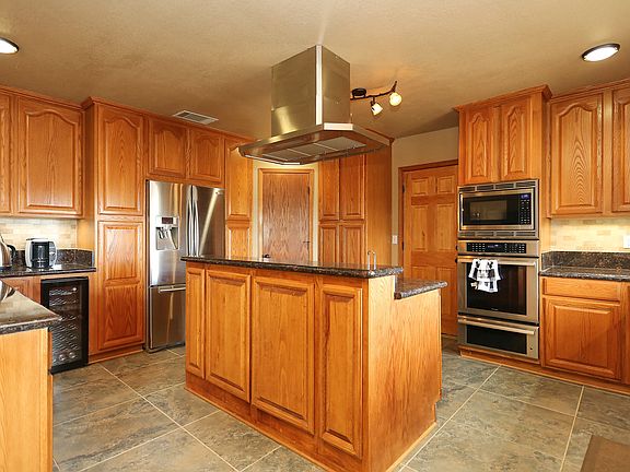 2nd image of 22115 Del Oro Road