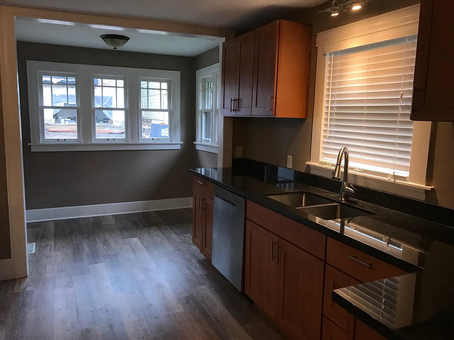 3 bed, 1370 sqft, $3,800 — Photo 3