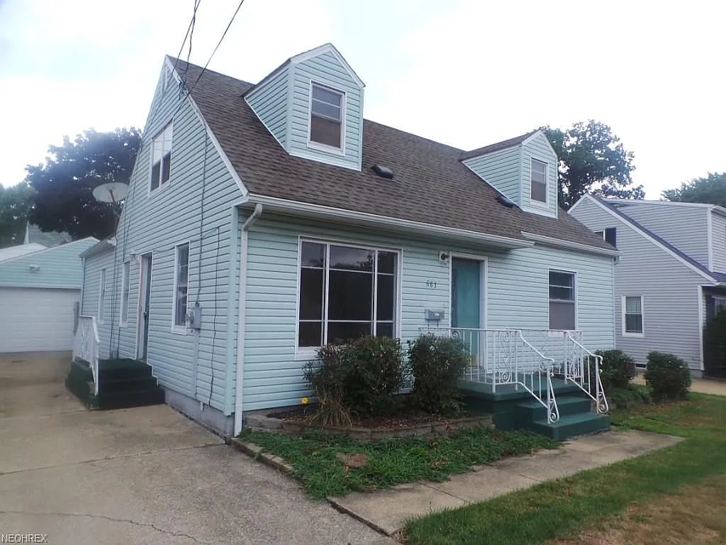 683 Lauby Ave photo 1