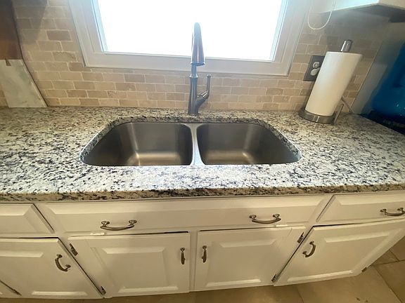 5th image of 1708 Root St