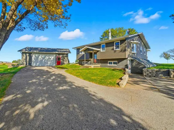 4274 Sioux Ave SE, Iowa City, IA 52240