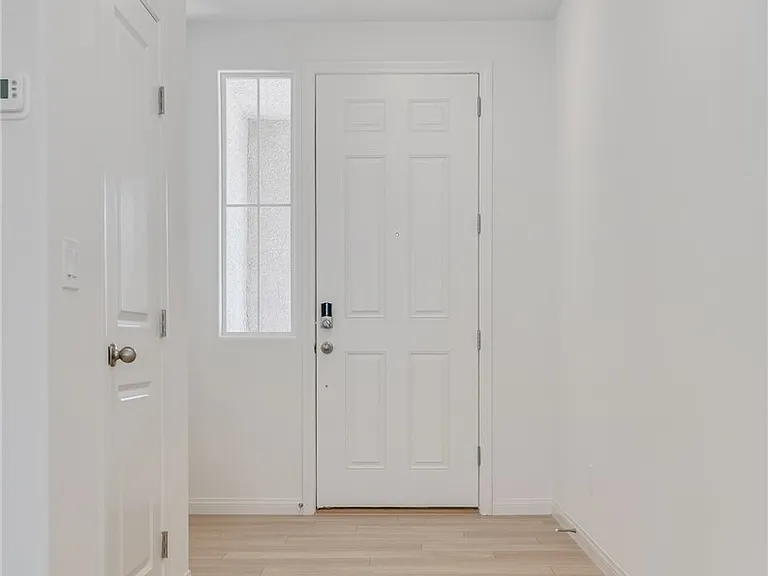 4225 Zilker Park Ave — Photo 6