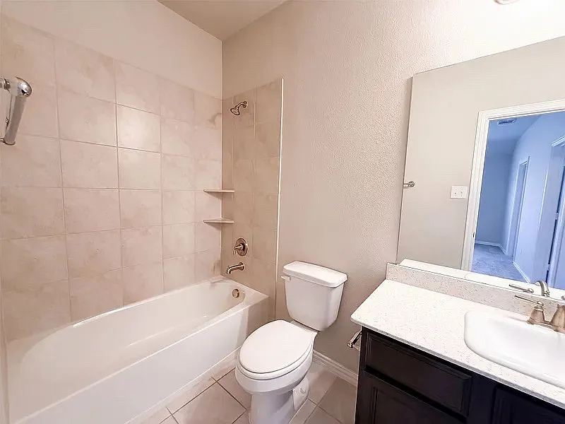 3 bed, 2.5 bath, 2730 sqft, $1,820 — Photo 4