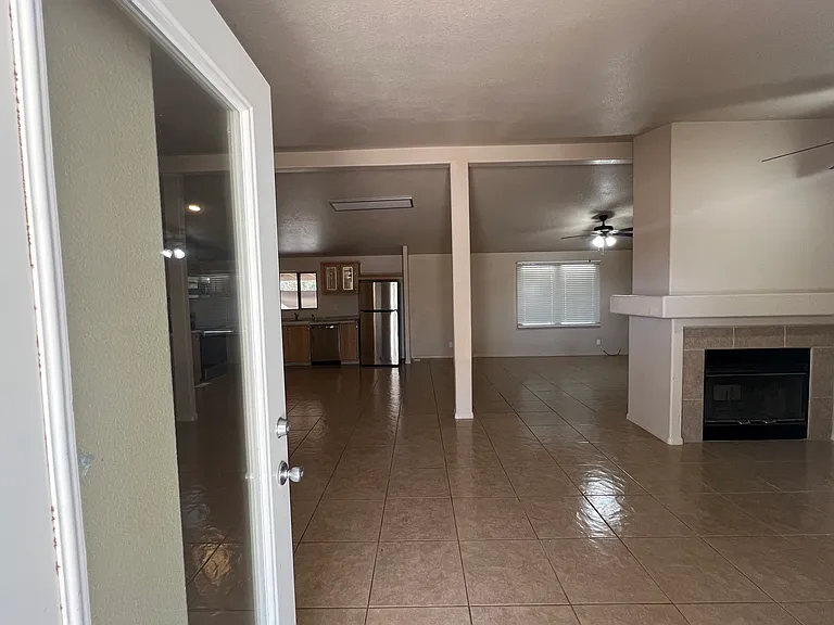 7868 N Reed Rd — Photo 7