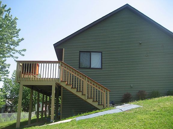 5th image of 15661 Cornell Ct N