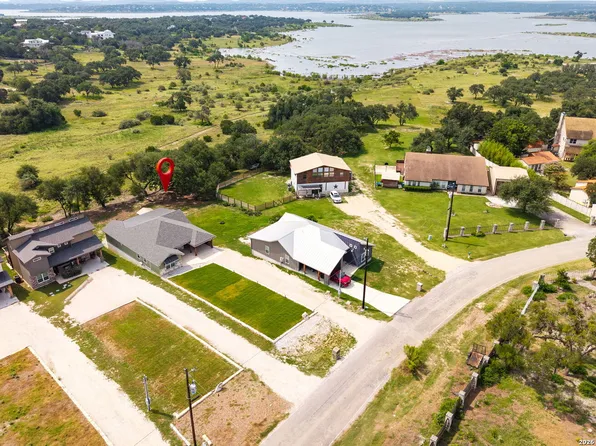 1188 LAKESHORE DR, Canyon Lake, TX 78133