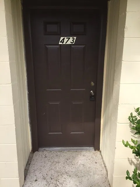 Cozy 2-Bedroom Duplex in Longwood Available Mid-November — Photo 3