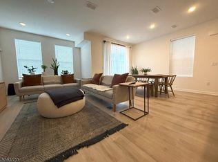 203 Honeysuckle Ln, Warren, NJ 07059