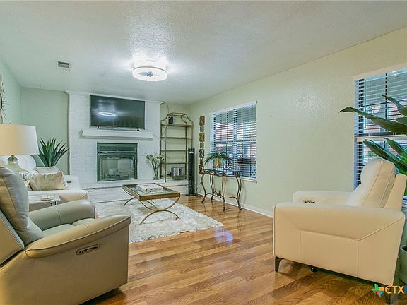 2nd image of 2406 Schwertner Dr