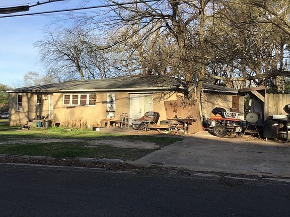 2nd image of 601 E Lake Dr