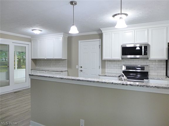 3rd image of 20203 Arlington Dr