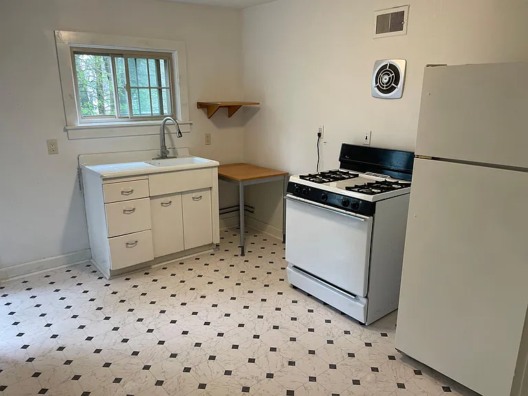 46 Barton St #1 — Photo 11
