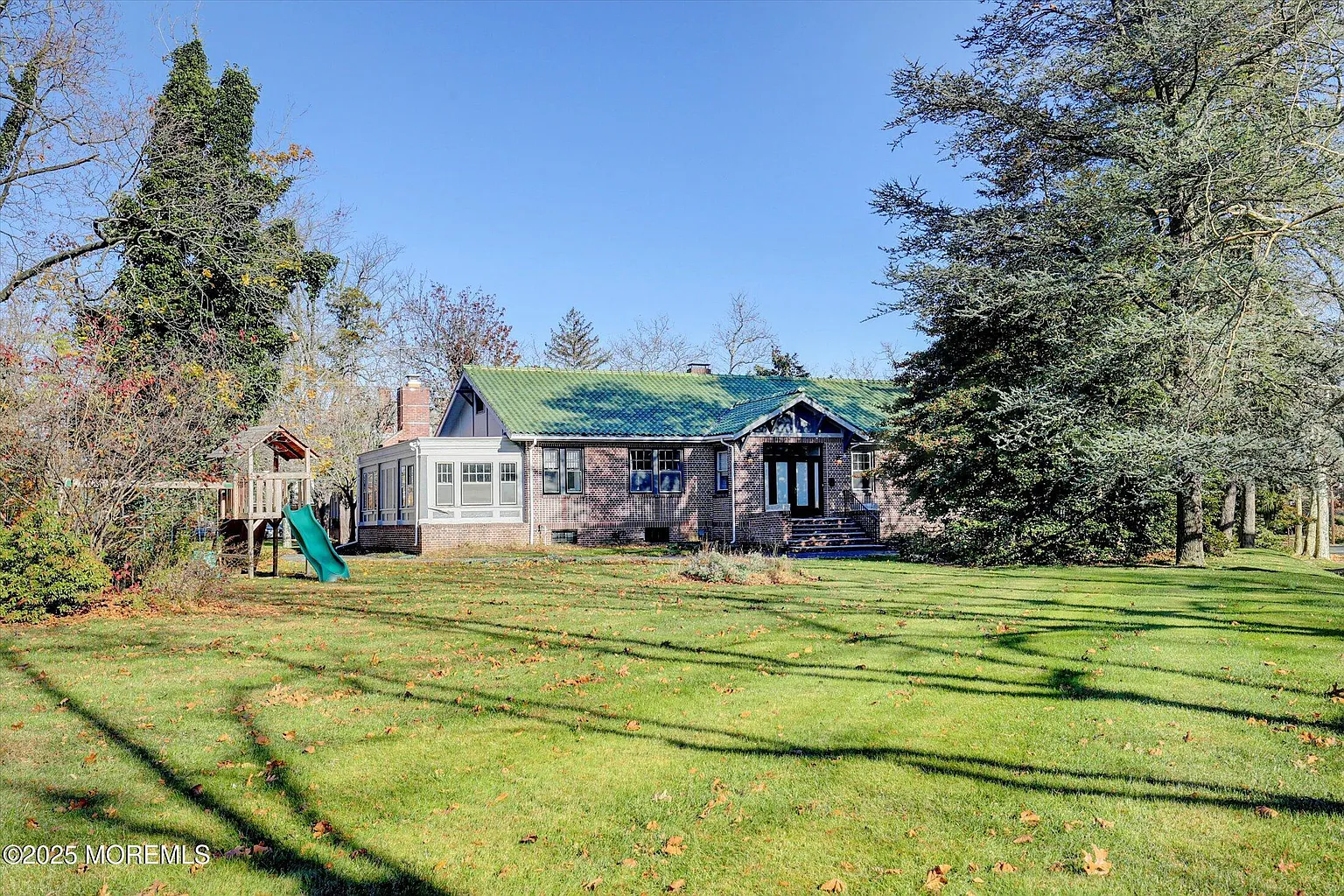 589 Westwood Ave photo 1