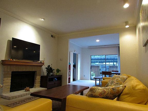 3rd image of 11711 Memorial Dr APT 369