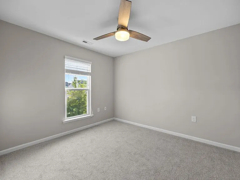 1049 Laceflower Dr — Photo 21