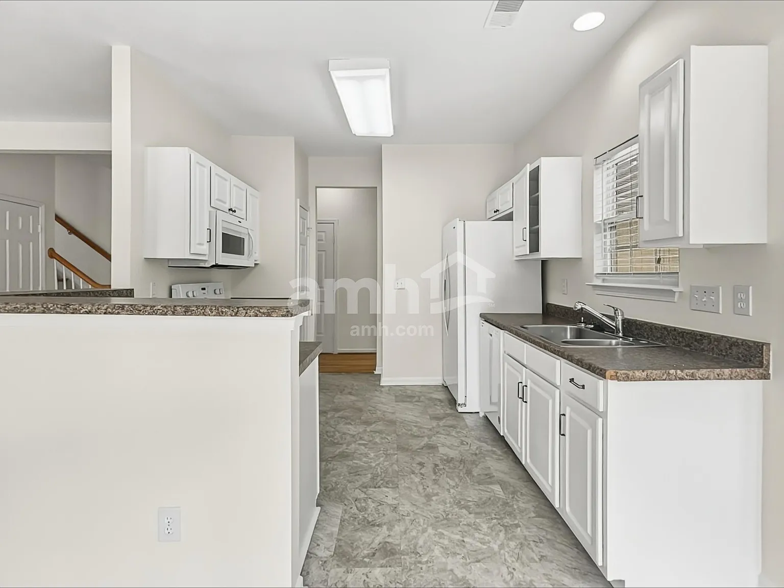 3 bed, 2.5 bath, 1839 sqft, $2,000 — Photo 4
