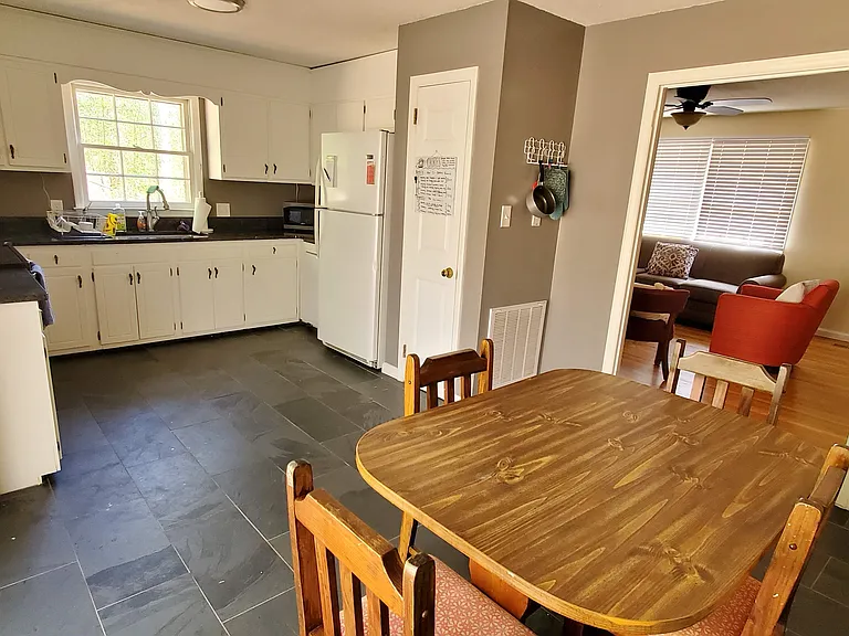304 Umstead Dr — Photo 6
