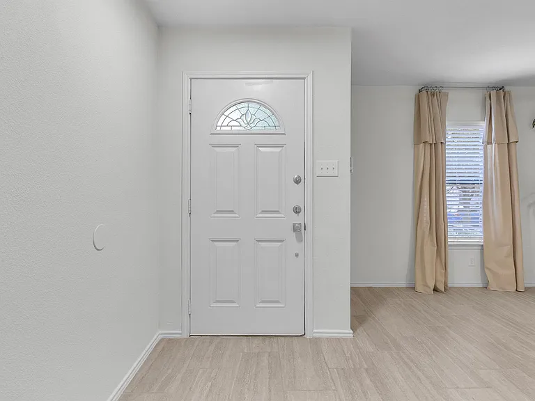 1413 Baffin Cv — Photo 5