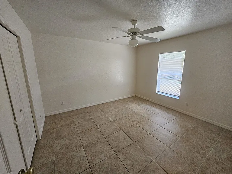 531 NE 28th Ave #100 — Photo 8