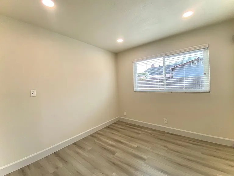 34323 Russell Ct — Photo 7