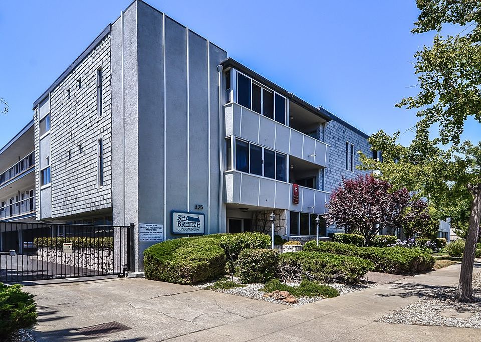 1st image of 325 Kitty Hawk Rd Unit 304