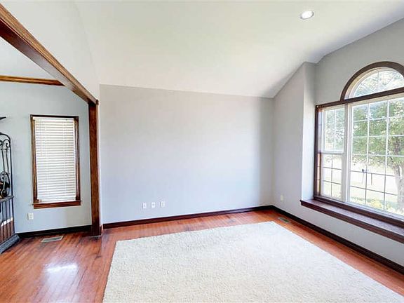 3rd image of 2007 N Grace Avenue Ct