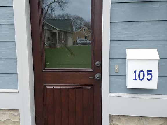 105 Henley Entrance