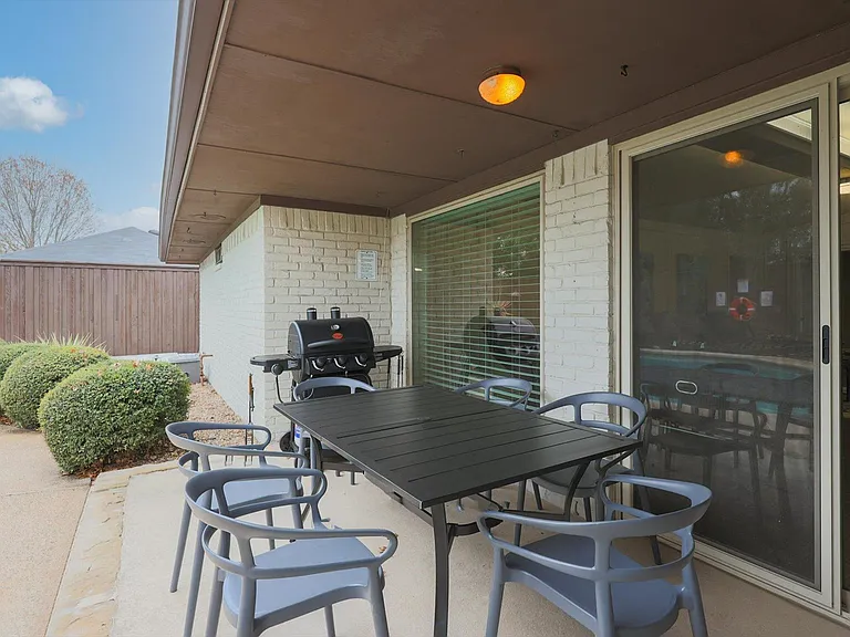 2116 Newcastle Cir — Photo 34