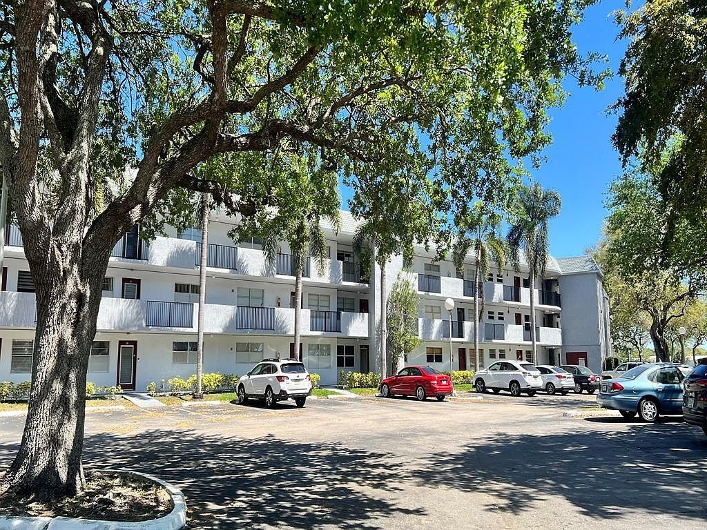 8105 NW 61st St #A306