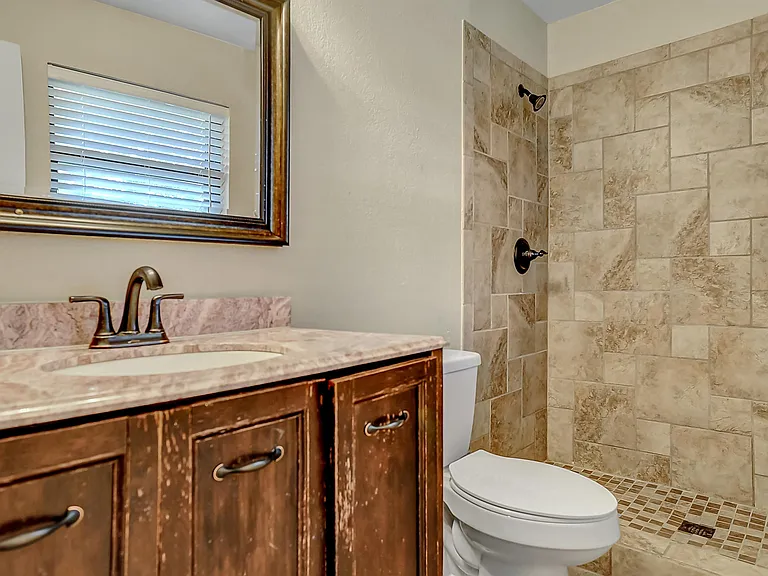 921 Holiday Dr — Photo 18