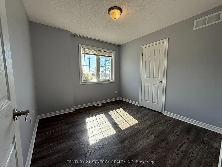 921 Messor Cres — Photo 11