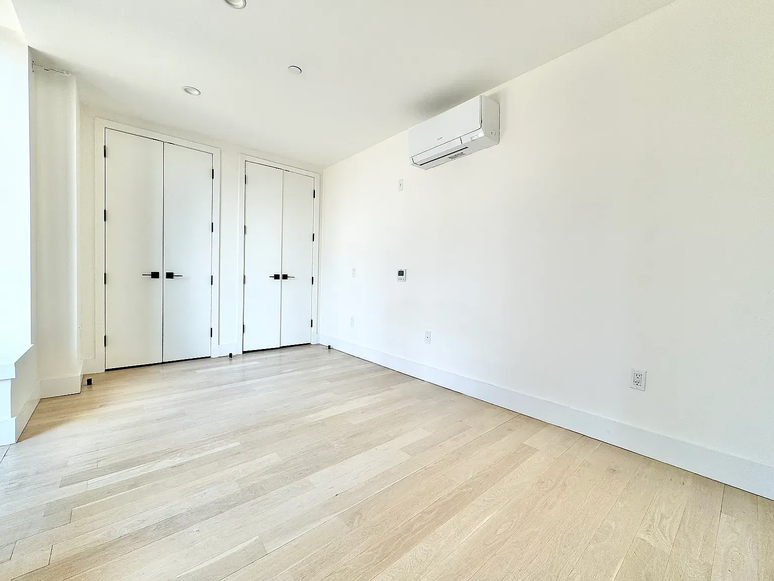 260 Gold St — Photo 2